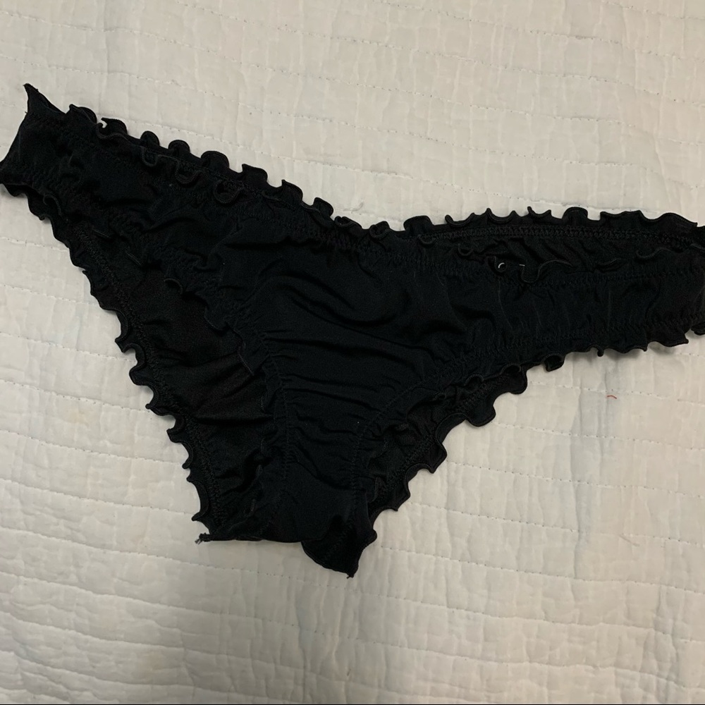 Ruffle cheeky bikini bottoms